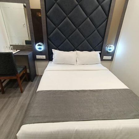 Hotel Classio Andheri - Near Dn Nagar Metro Station Bombay Eksteriør billede