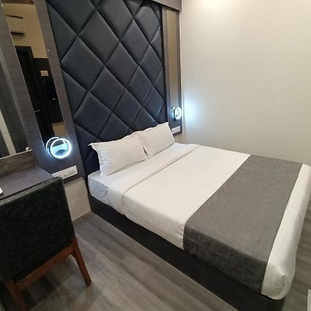 Hotel Classio Andheri - Near Dn Nagar Metro Station Bombay Eksteriør billede