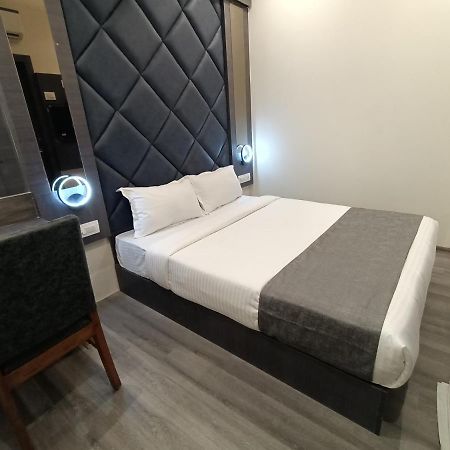 Hotel Classio Andheri - Near Dn Nagar Metro Station Bombay Eksteriør billede