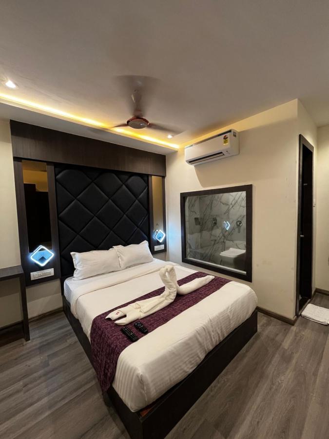 Hotel Classio Andheri - Near Dn Nagar Metro Station Bombay Eksteriør billede