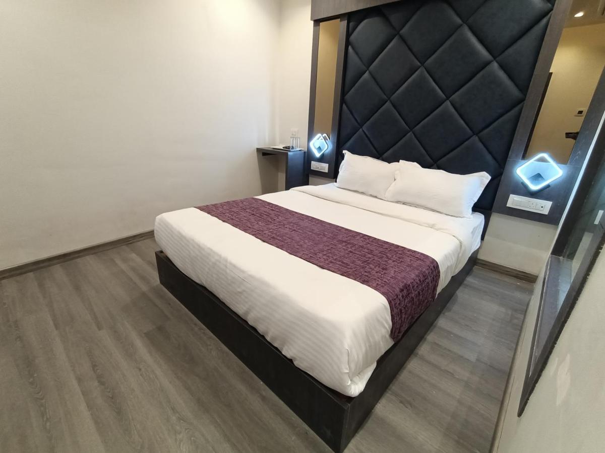 Hotel Classio Andheri - Near Dn Nagar Metro Station Bombay Eksteriør billede