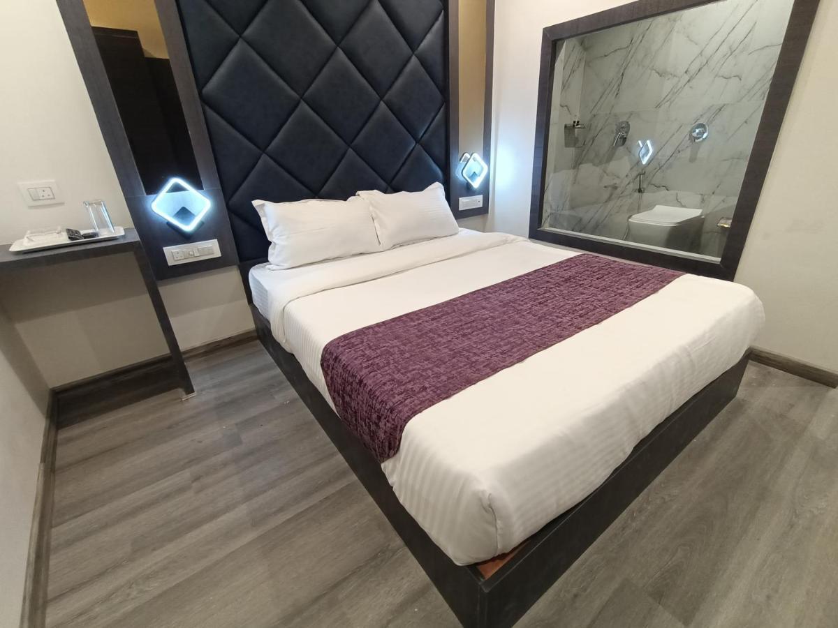 Hotel Classio Andheri - Near Dn Nagar Metro Station Bombay Eksteriør billede