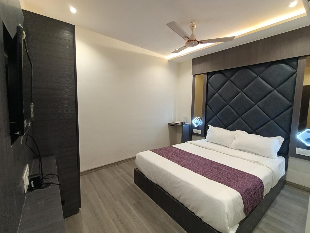 Hotel Classio Andheri - Near Dn Nagar Metro Station Bombay Eksteriør billede