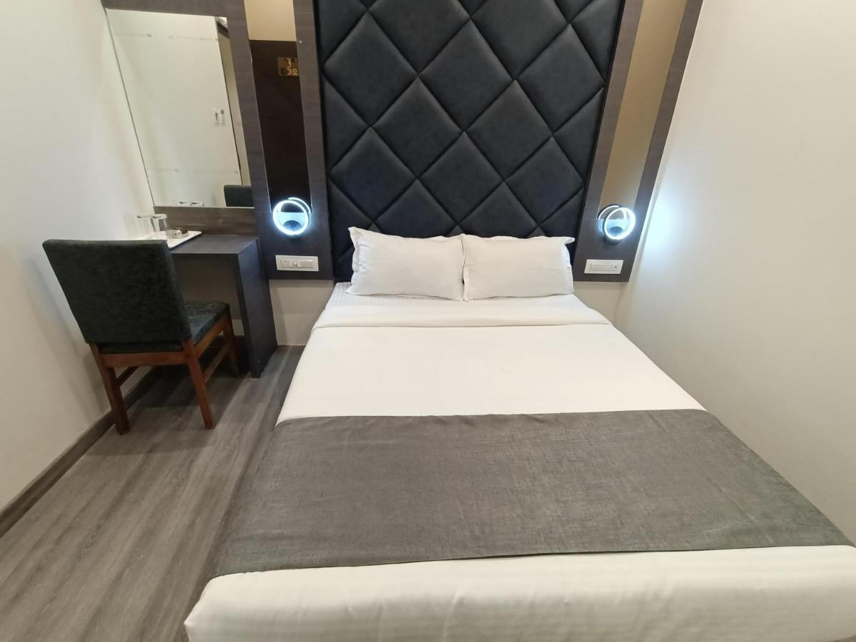 Hotel Classio Andheri - Near Dn Nagar Metro Station Bombay Eksteriør billede