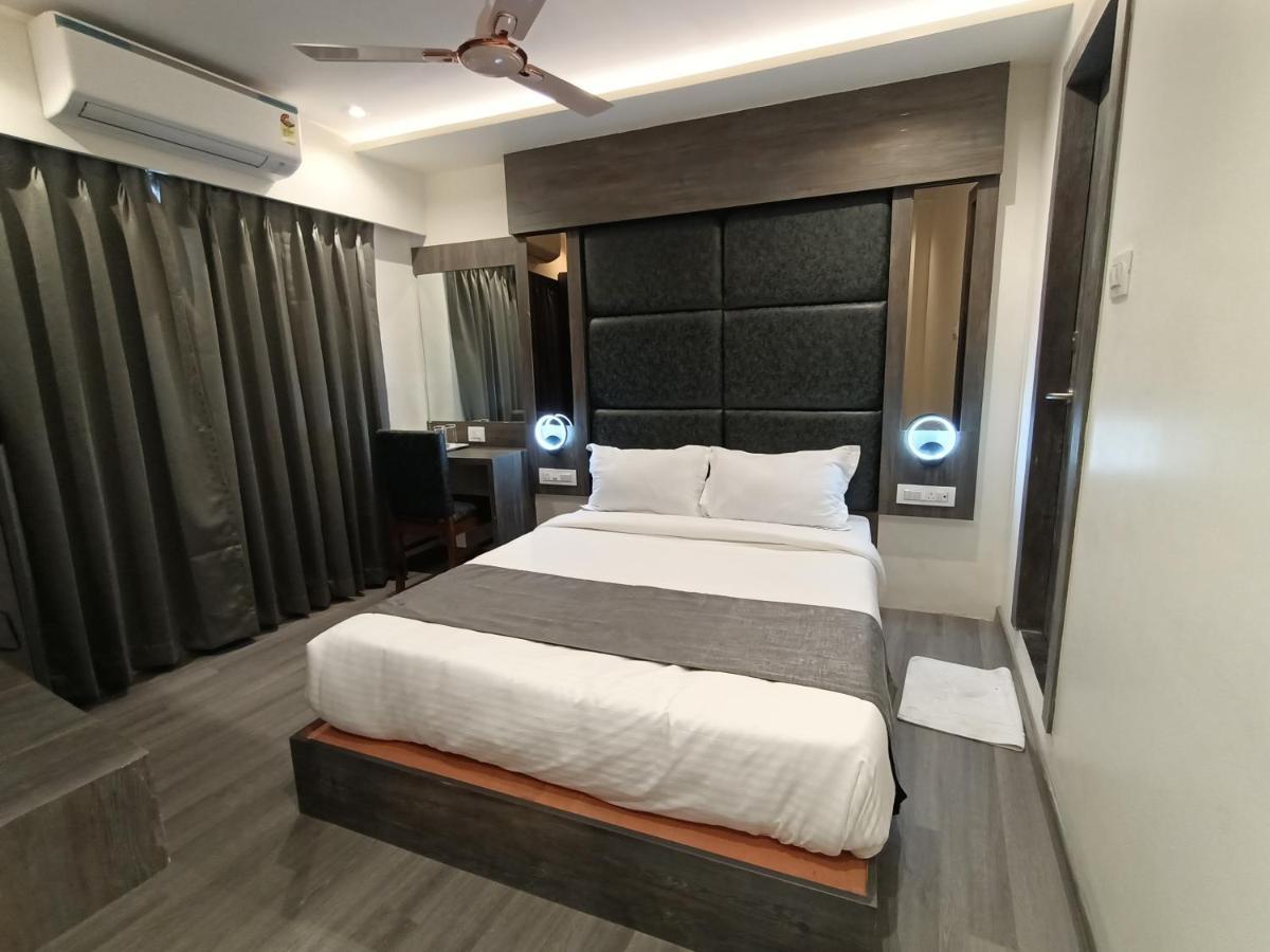 Hotel Classio Andheri - Near Dn Nagar Metro Station Bombay Eksteriør billede