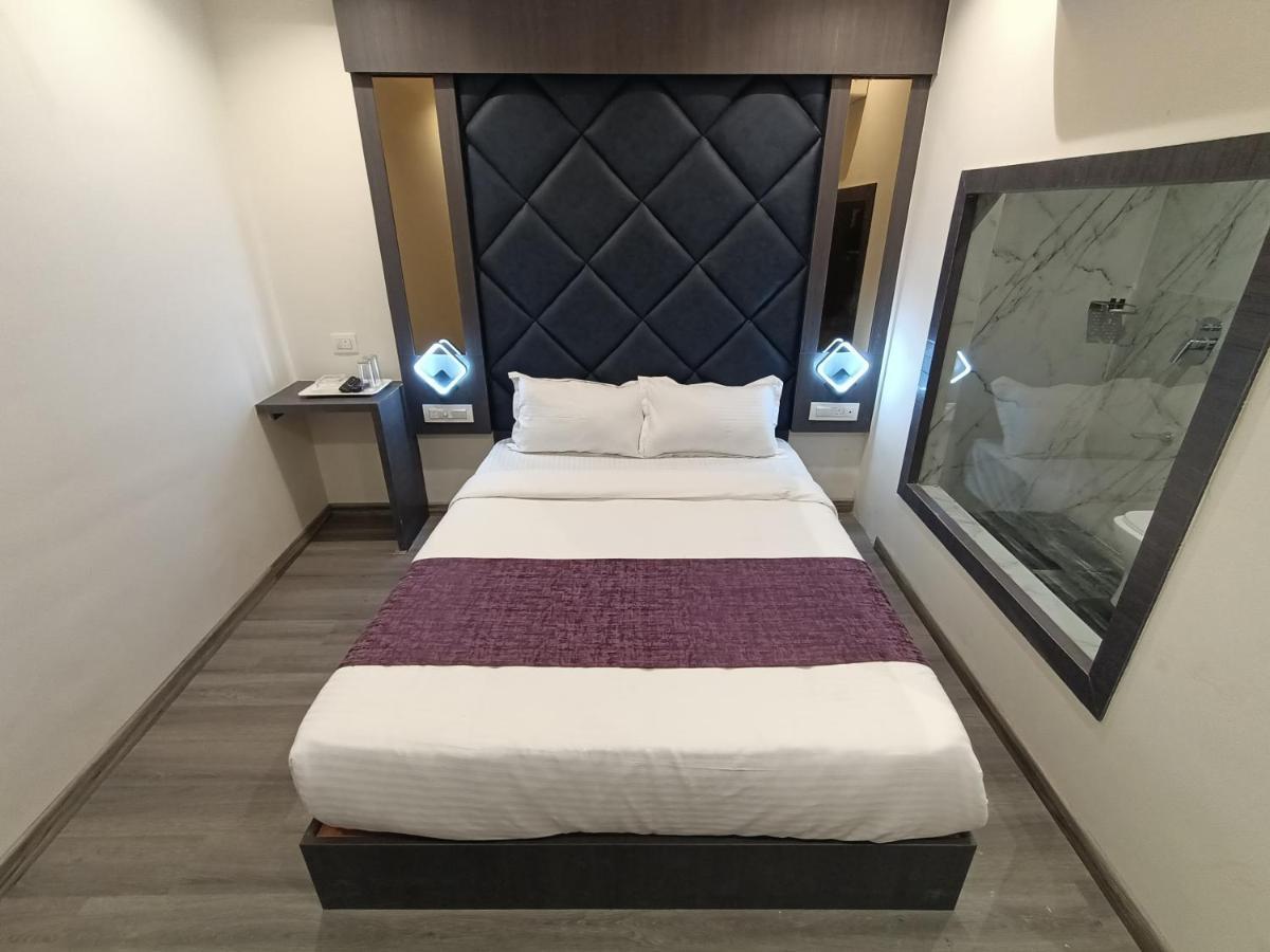 Hotel Classio Andheri - Near Dn Nagar Metro Station Bombay Eksteriør billede