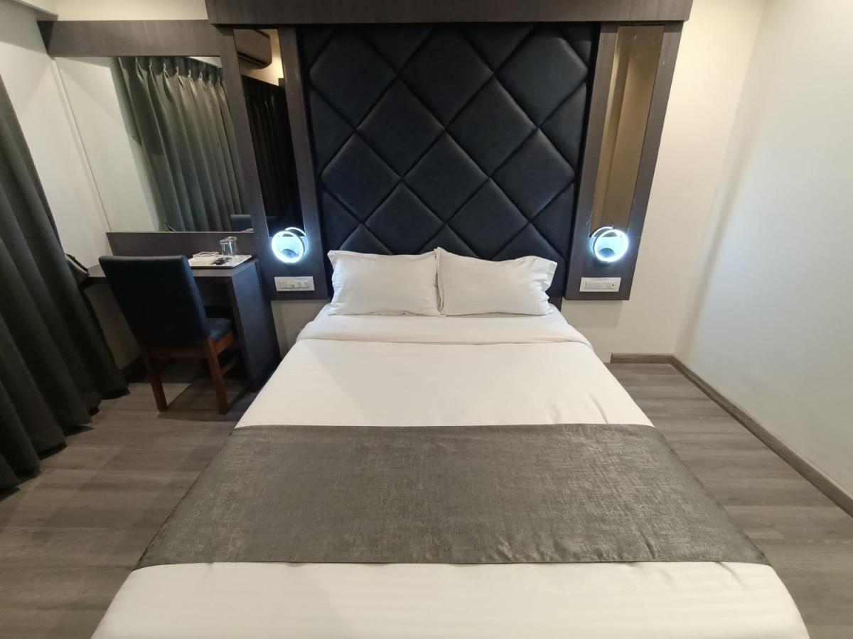 Hotel Classio Andheri - Near Dn Nagar Metro Station Bombay Eksteriør billede