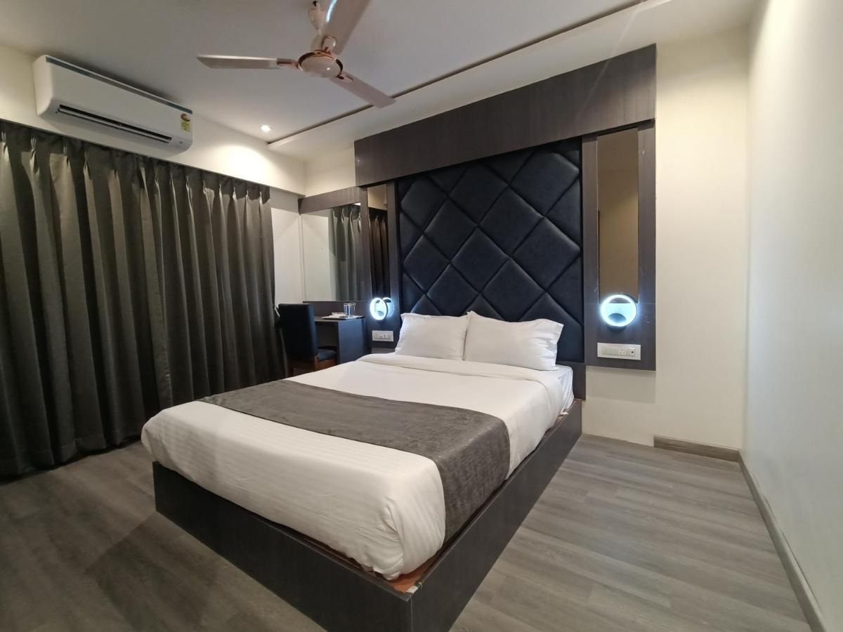 Hotel Classio Andheri - Near Dn Nagar Metro Station Bombay Eksteriør billede