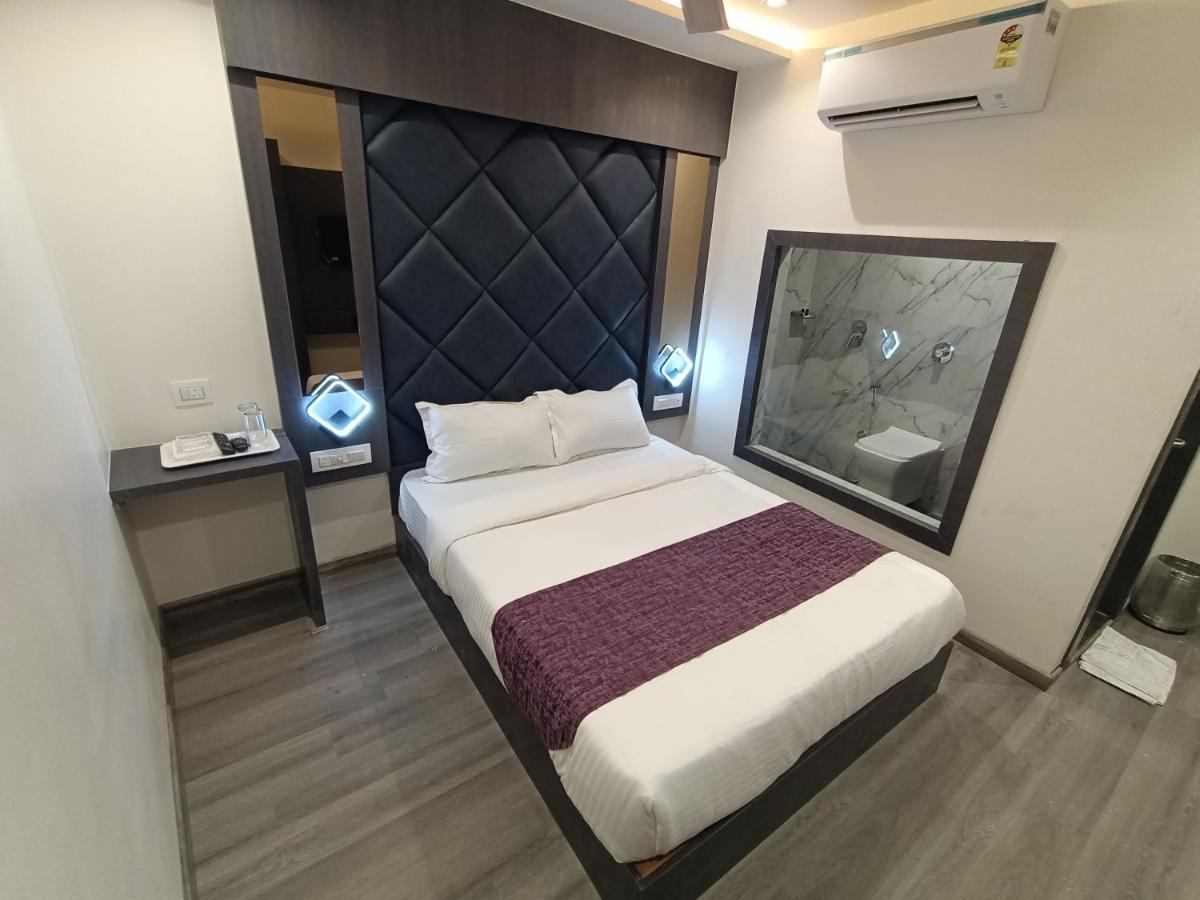 Hotel Classio Andheri - Near Dn Nagar Metro Station Bombay Eksteriør billede
