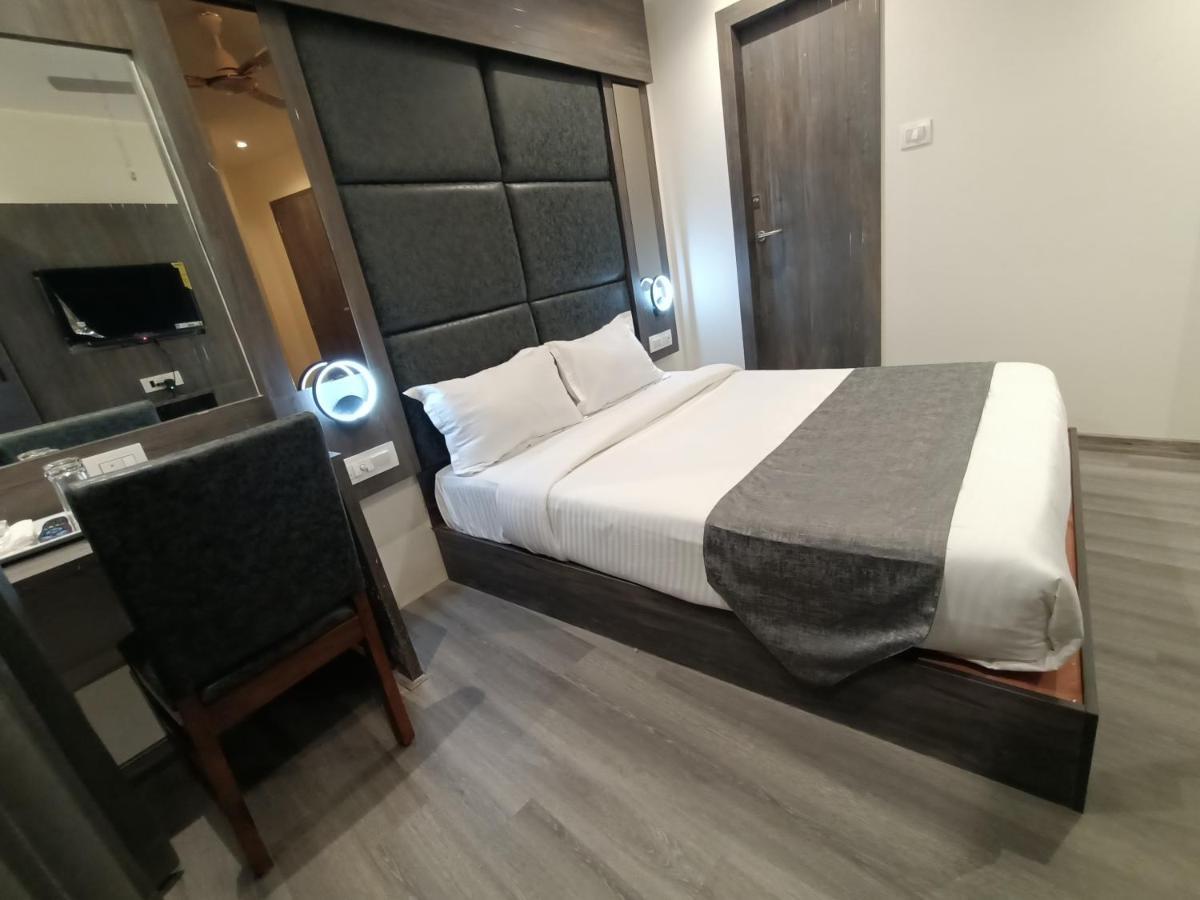 Hotel Classio Andheri - Near Dn Nagar Metro Station Bombay Eksteriør billede