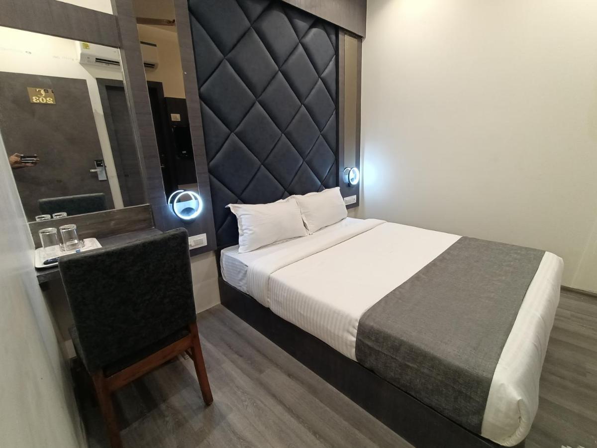 Hotel Classio Andheri - Near Dn Nagar Metro Station Bombay Eksteriør billede