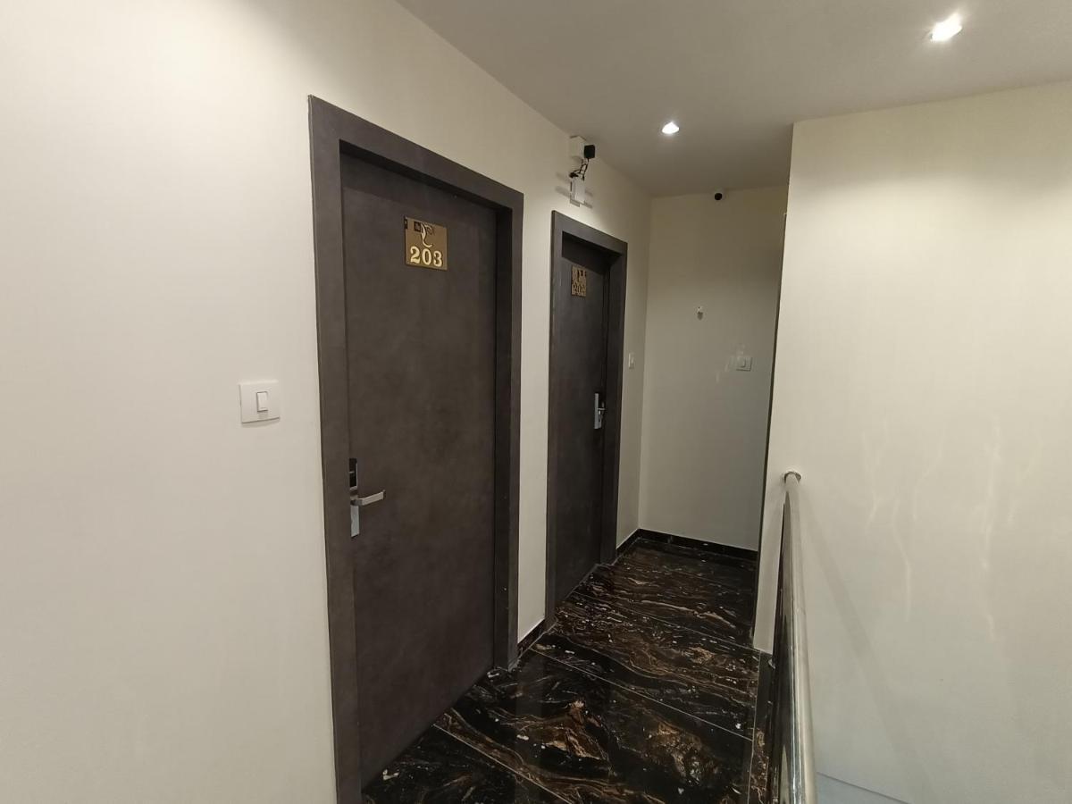 Hotel Classio Andheri - Near Dn Nagar Metro Station Bombay Eksteriør billede