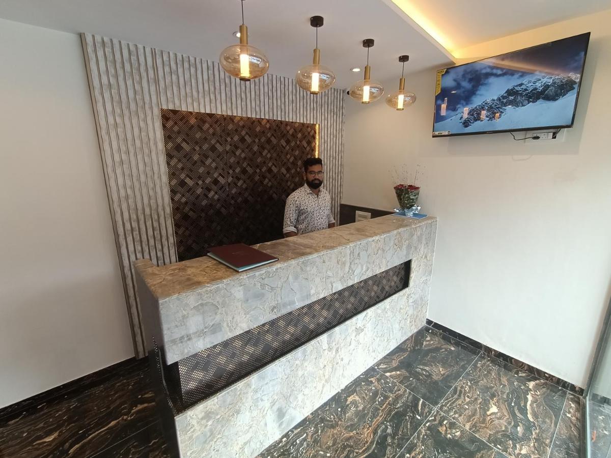 Hotel Classio Andheri - Near Dn Nagar Metro Station Bombay Eksteriør billede