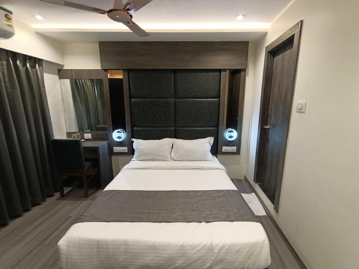 Hotel Classio Andheri - Near Dn Nagar Metro Station Bombay Eksteriør billede