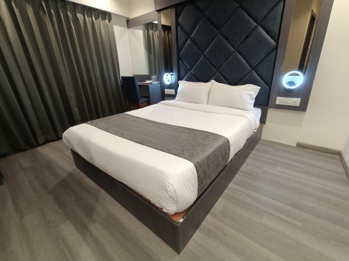 Hotel Classio Andheri - Near Dn Nagar Metro Station Bombay Eksteriør billede