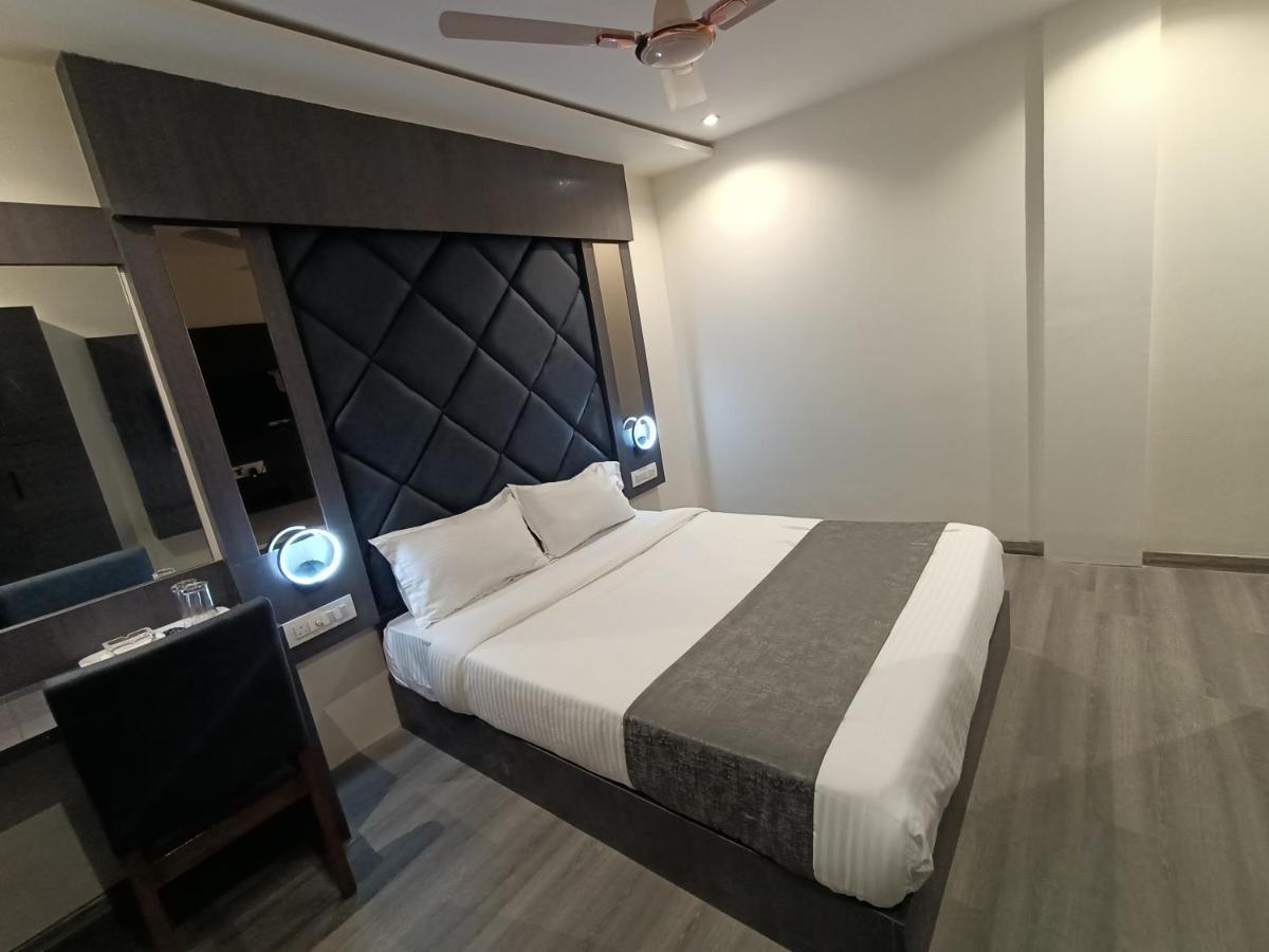 Hotel Classio Andheri - Near Dn Nagar Metro Station Bombay Eksteriør billede