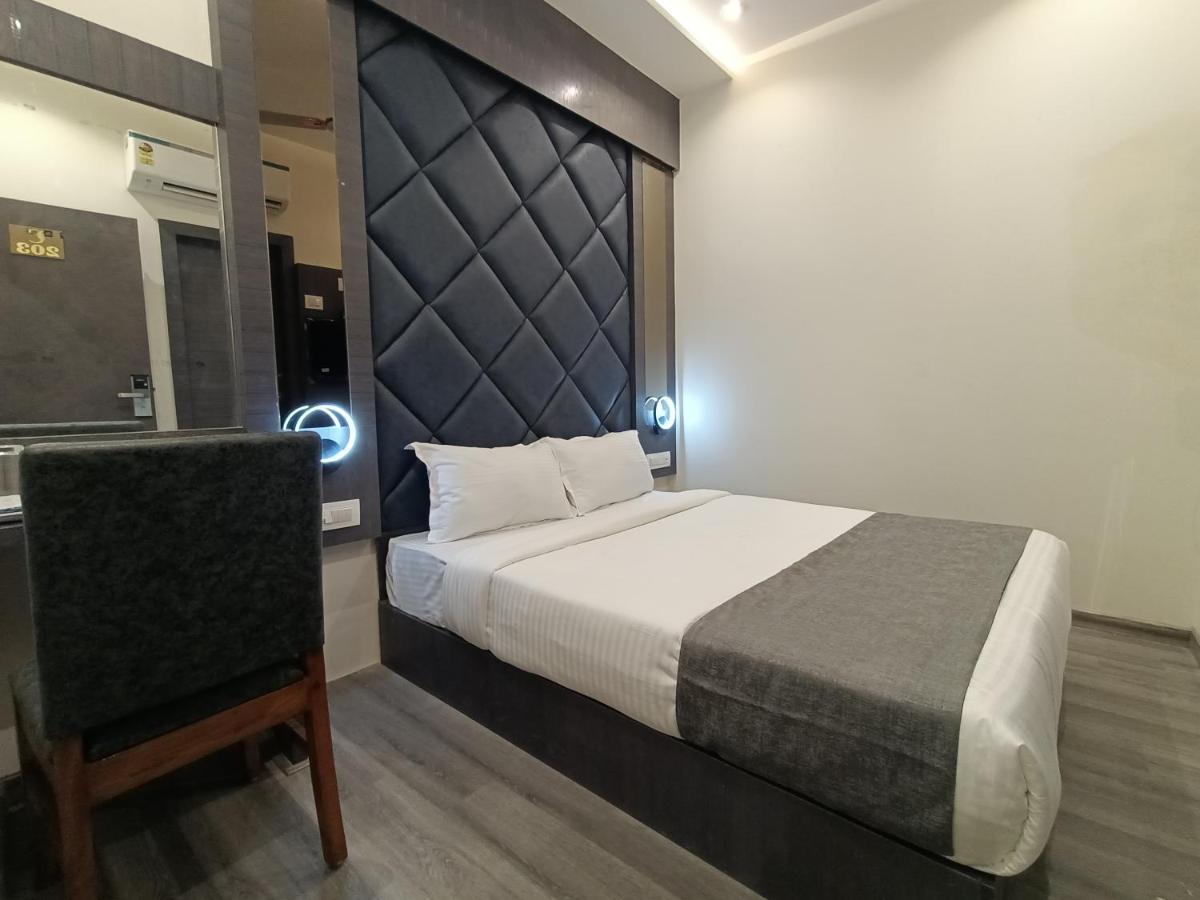 Hotel Classio Andheri - Near Dn Nagar Metro Station Bombay Eksteriør billede